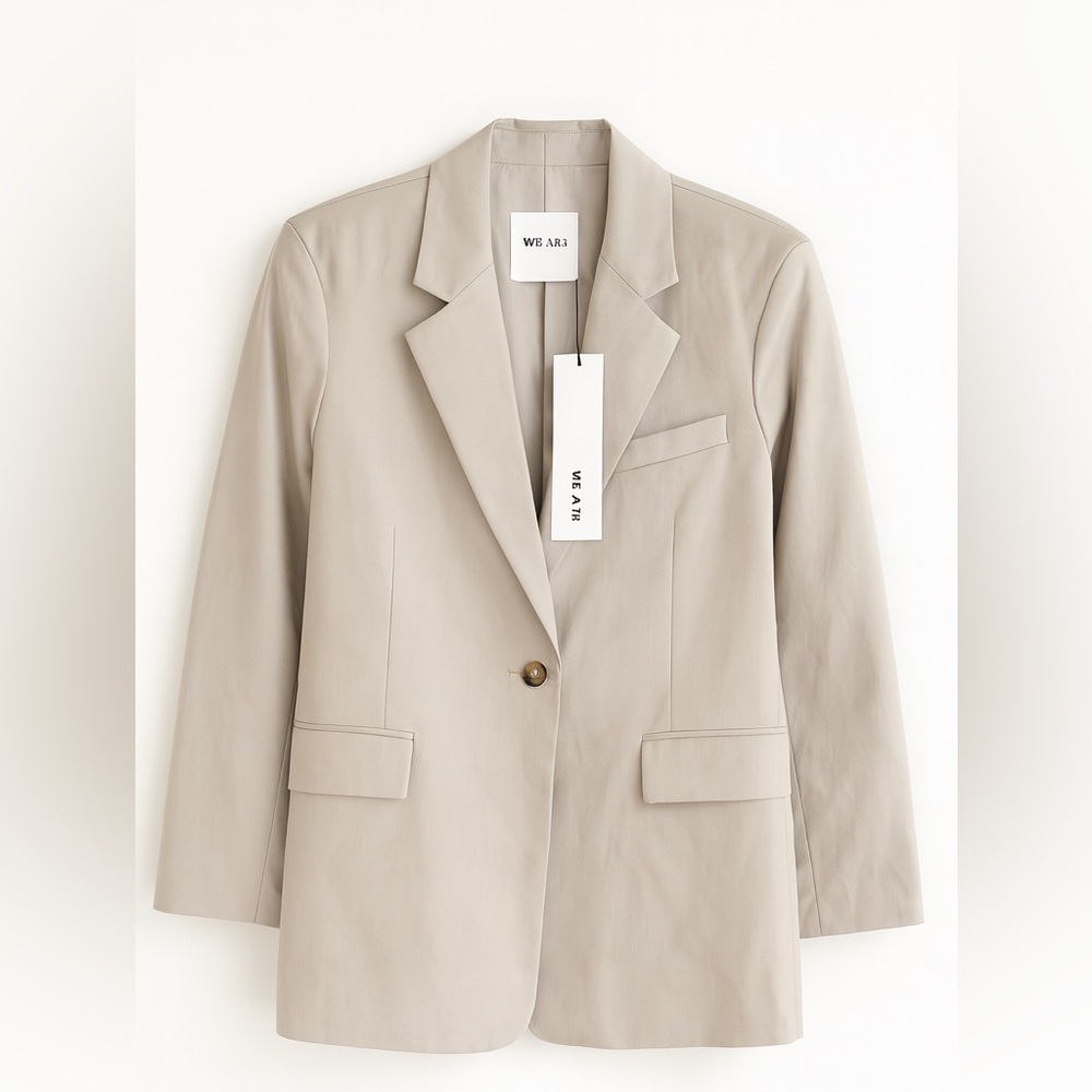 WE-AR4 Model Off Duty Minimalist Tailored Utility Blazer Size Medium NWT - Picture 3 of 6